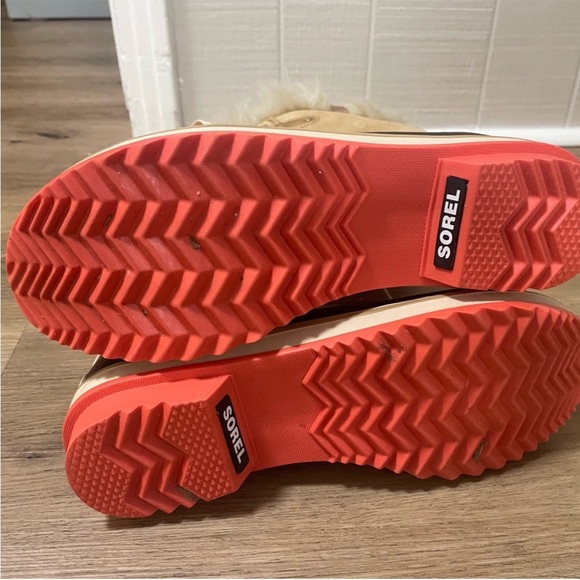 Sorel tan and gold Winter Boots with faux fur size 7 - Picture 10 of 13